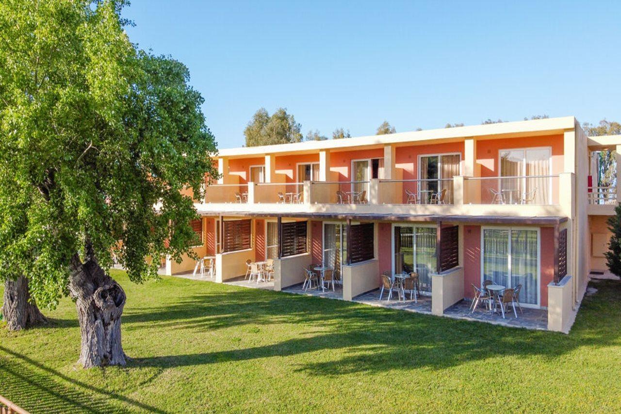 Messonghi Beach Holiday Resort Moraitika Bagian luar foto