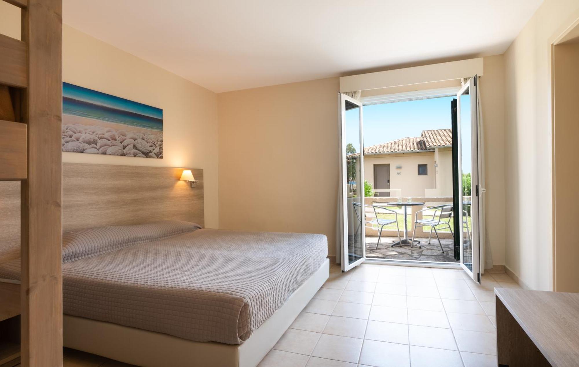 Messonghi Beach Holiday Resort Moraitika Bagian luar foto