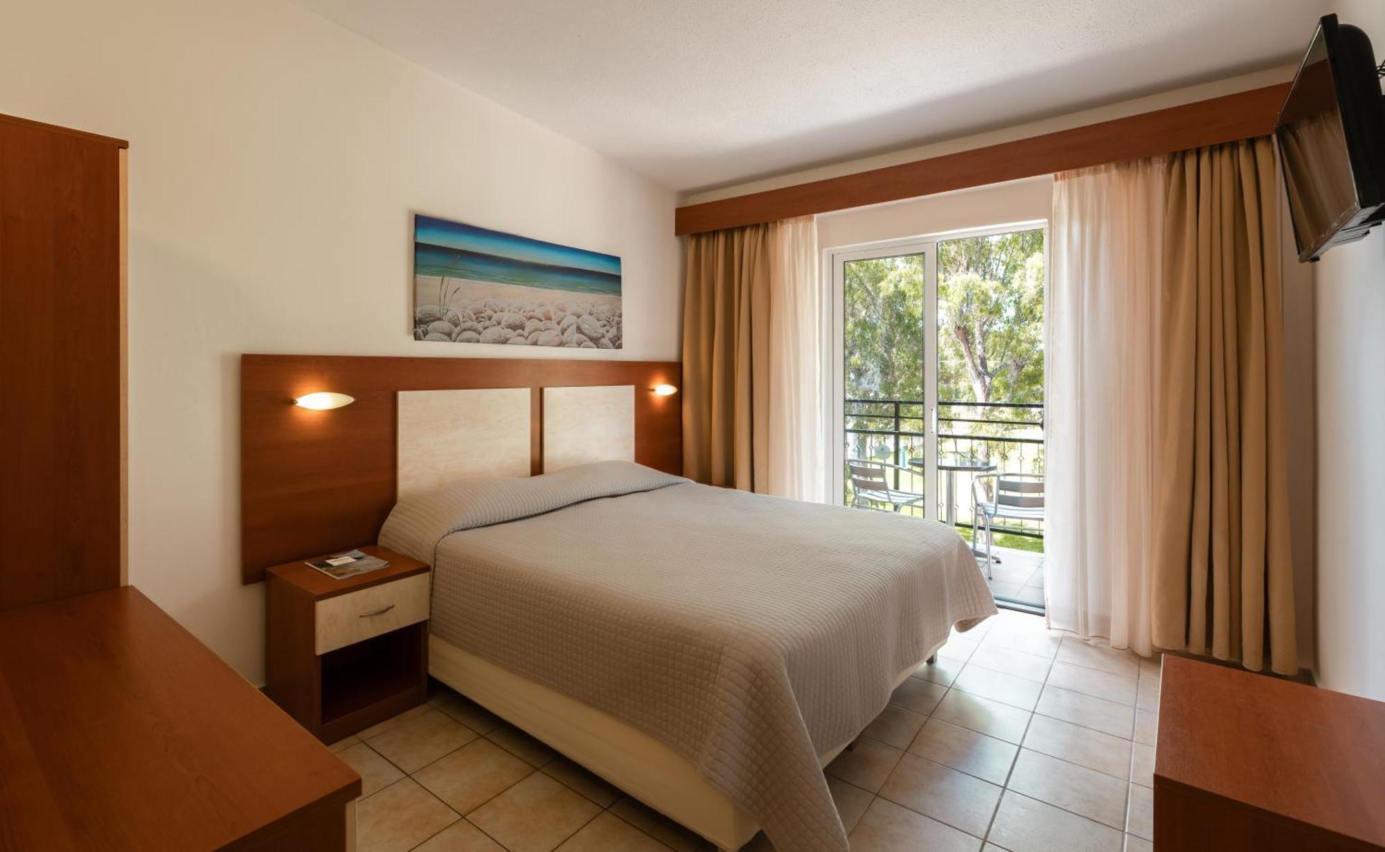 Messonghi Beach Holiday Resort Moraitika Bagian luar foto