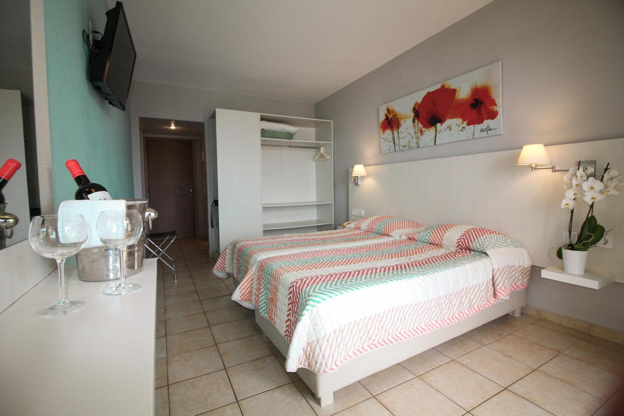 Messonghi Beach Holiday Resort Moraitika Bagian luar foto