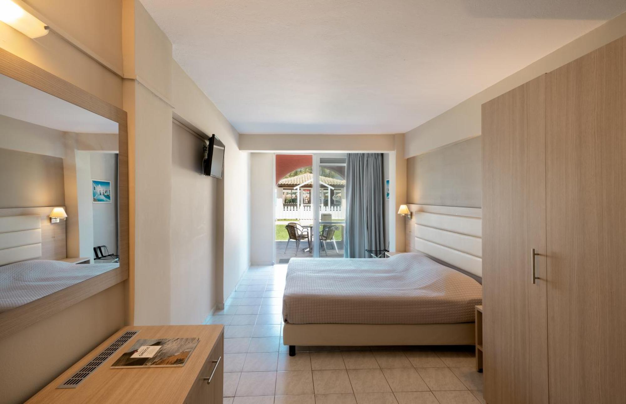 Messonghi Beach Holiday Resort Moraitika Bagian luar foto