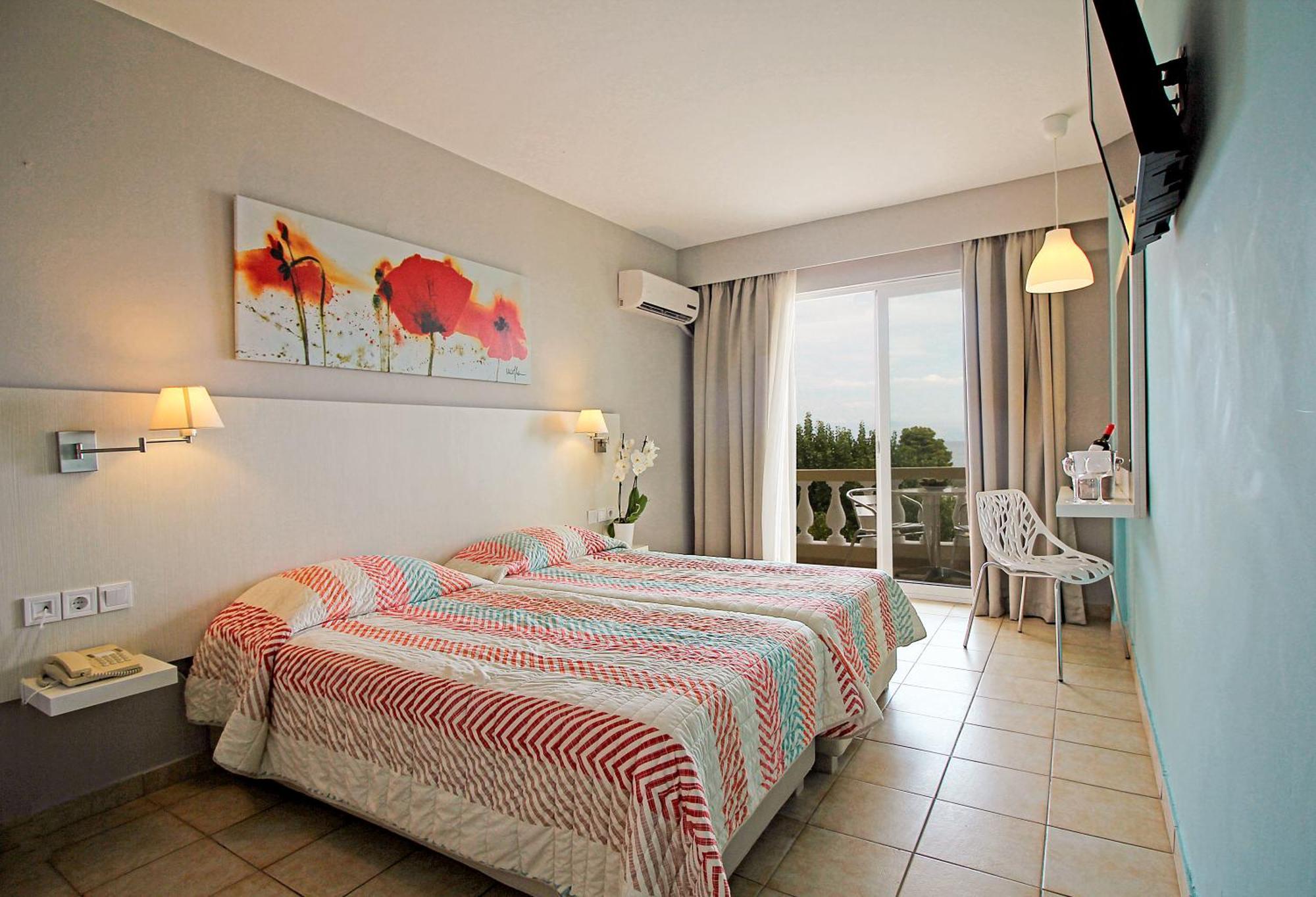 Messonghi Beach Holiday Resort Moraitika Bagian luar foto