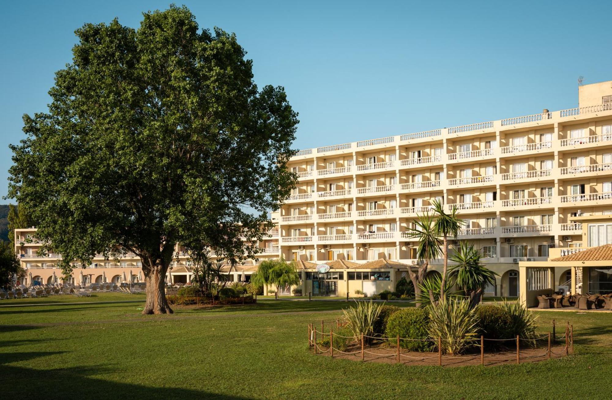 Messonghi Beach Holiday Resort Moraitika Bagian luar foto