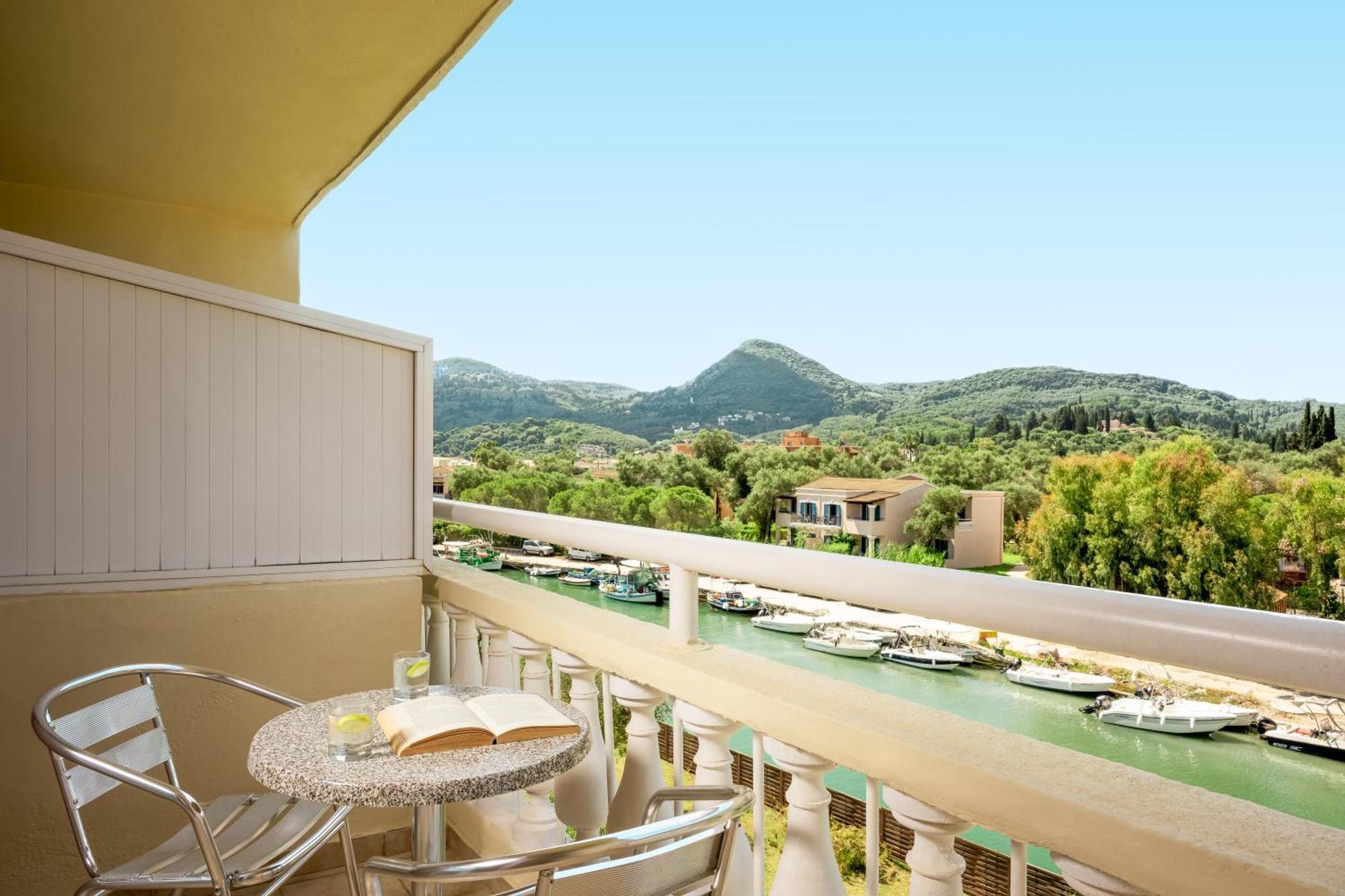 Messonghi Beach Holiday Resort Moraitika Bagian luar foto